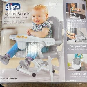 Chicco Gray Pocket Snack Portable Booster Seat
